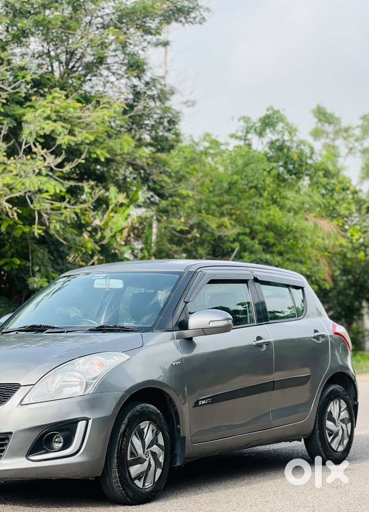 Maruti Suzuki Swift Vxi + Manual, 2017, Petrol