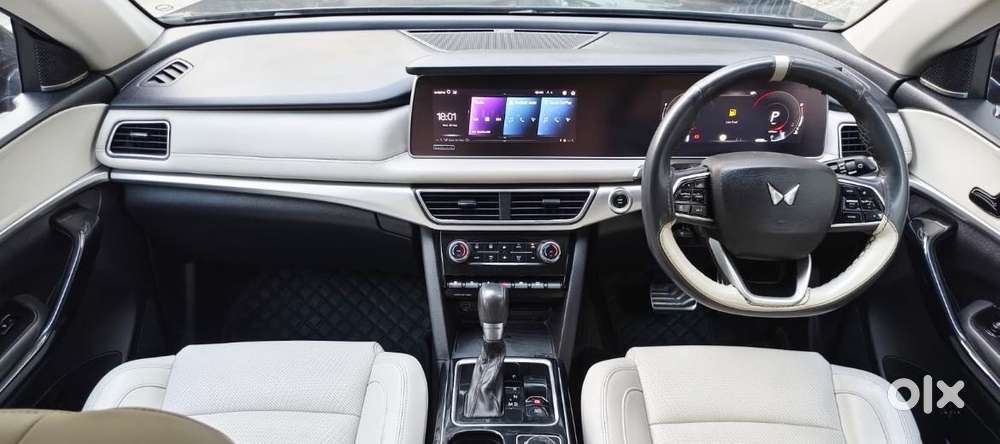 Mahindra Xuv700 2.0 Ax 7 Petrol At Luxury Pack Str, 2023, Petrol