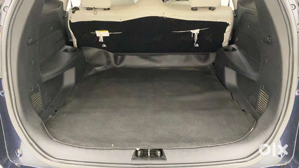 Mahindra Xuv700 2.0 Ax 5 Petrol At Str, 2022, Petrol