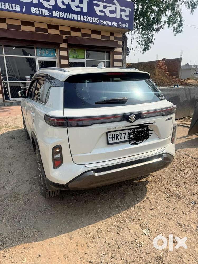 Maruti Suzuki Grand Vitara 2023 Petrol Well Maintained