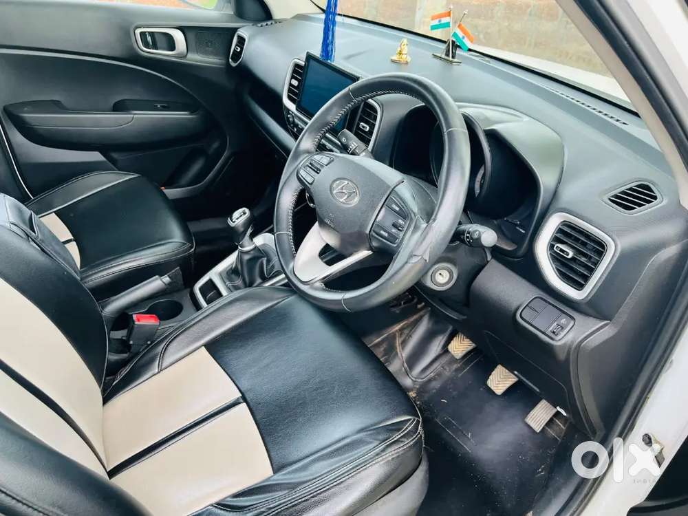 Hyundai Venue 2021 Manual Petrol 40000 Km