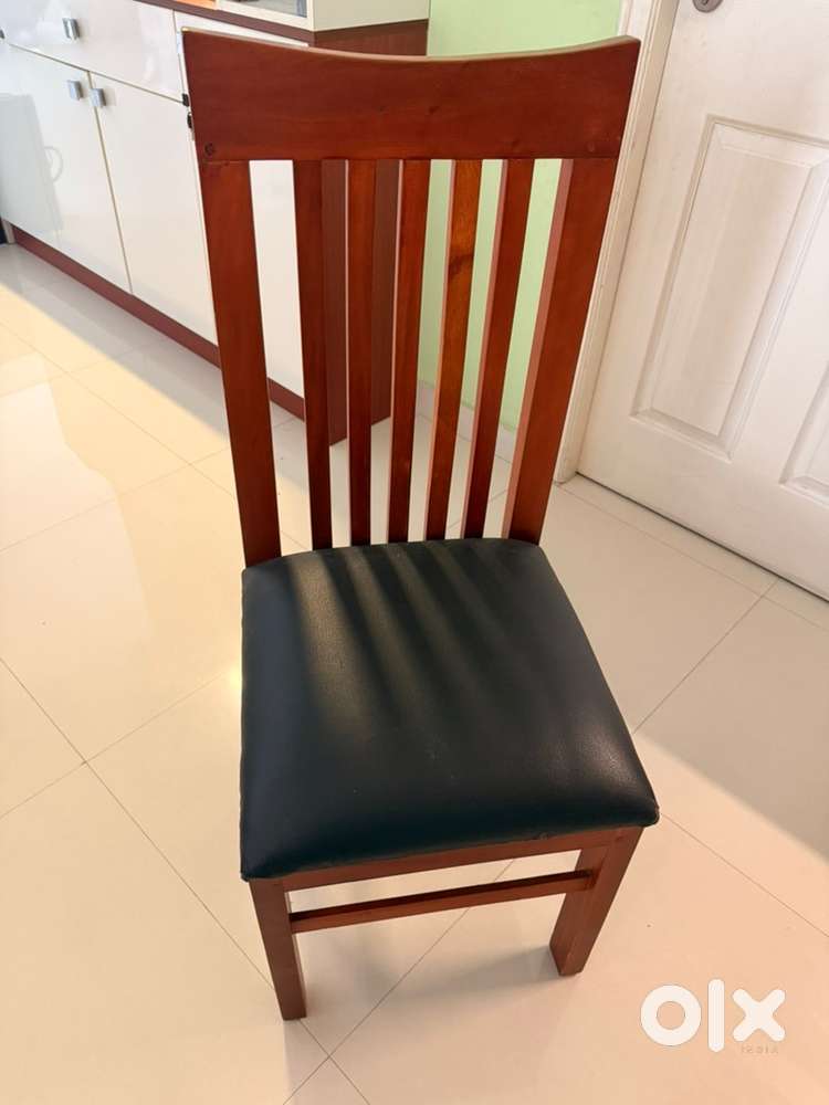 Dining table with 4 chairs for sale