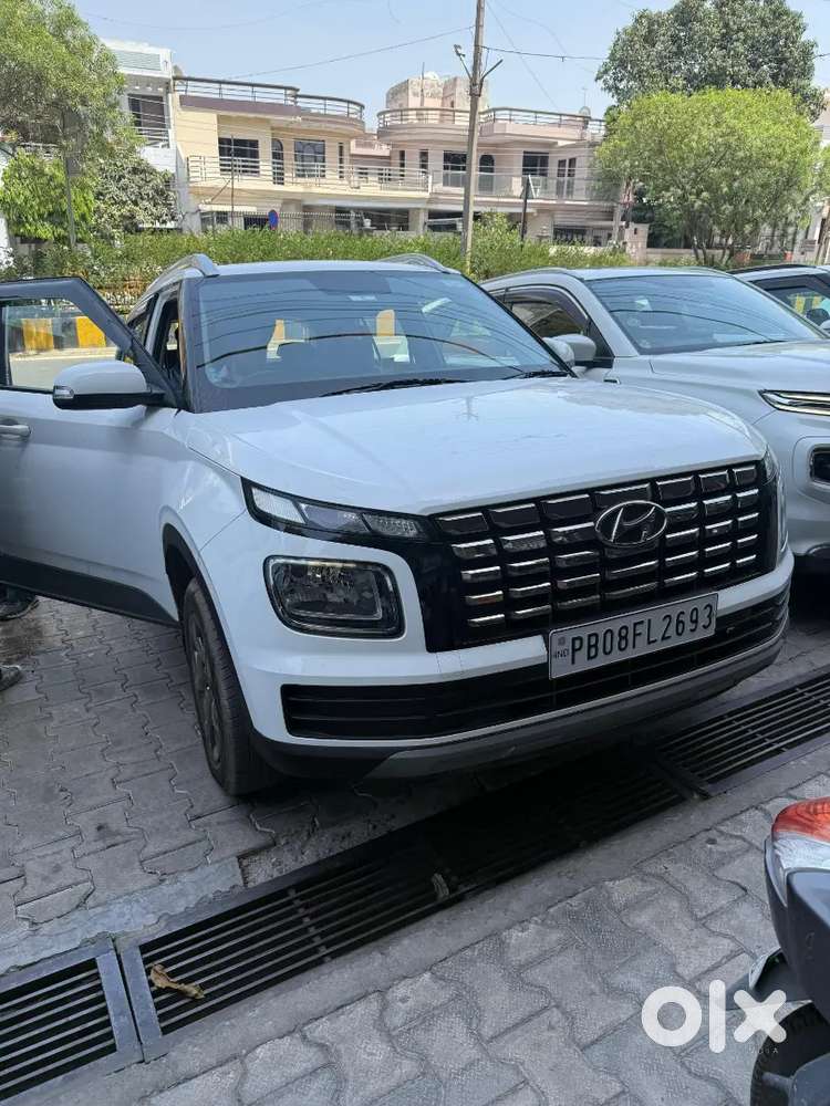 Hyundai Venue 2024 Diesel 22000 Km Driven