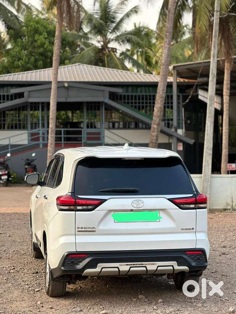 Toyota Innova Hycross 2024 Petrol Well Maintained