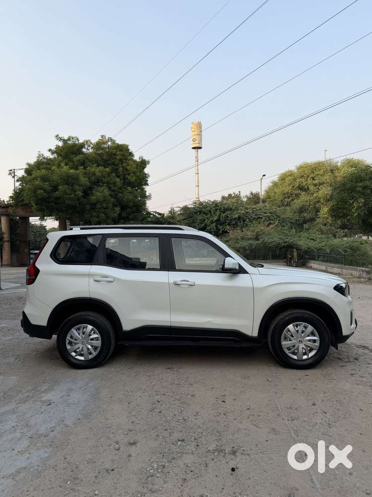 Mahindra Scorpio-n 2.0 Z2 Petrol Mt 7 Str, 2024, Petrol