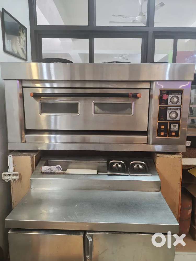 Pizza Gas Oven Gas plus Electric heavy duty brand new only 1 year old