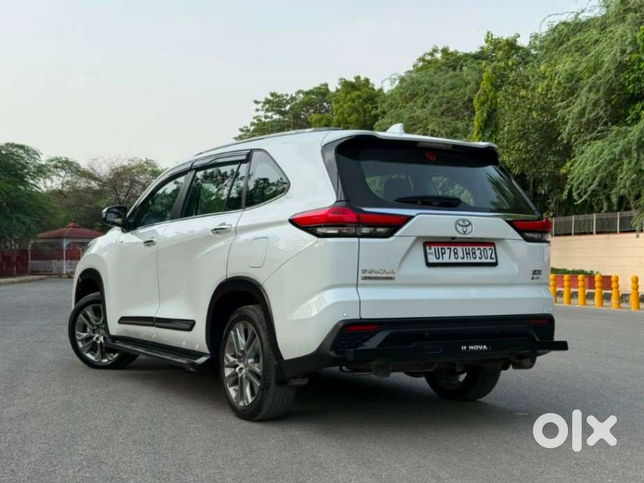Toyota Innova Hycross 2.0 Zx (o) Hybrid 7 Str, 2025, Petrol