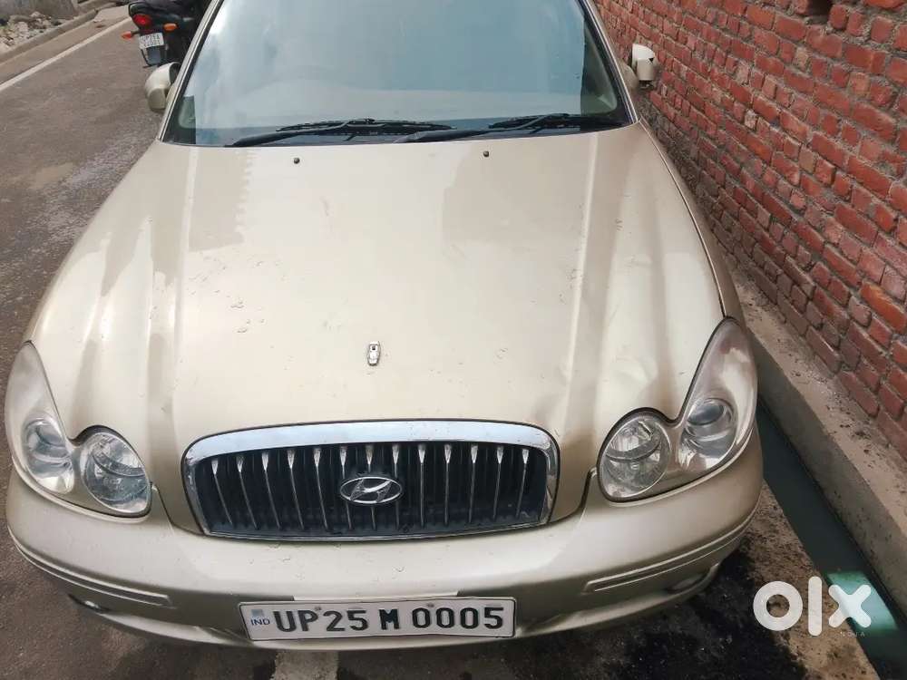 लक्जरी कार लोग  रुक रुक के मुड़ मुड़ 
के न देखे तो पैसे वापिस