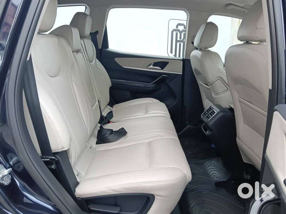 Mahindra Xuv700 2.2 Ax 7 Diesel Mt Luxury Pack Str, 2025, Diesel