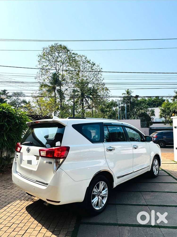 Toyota Innova Crysta 2.8z Automatic, 2016, Diesel