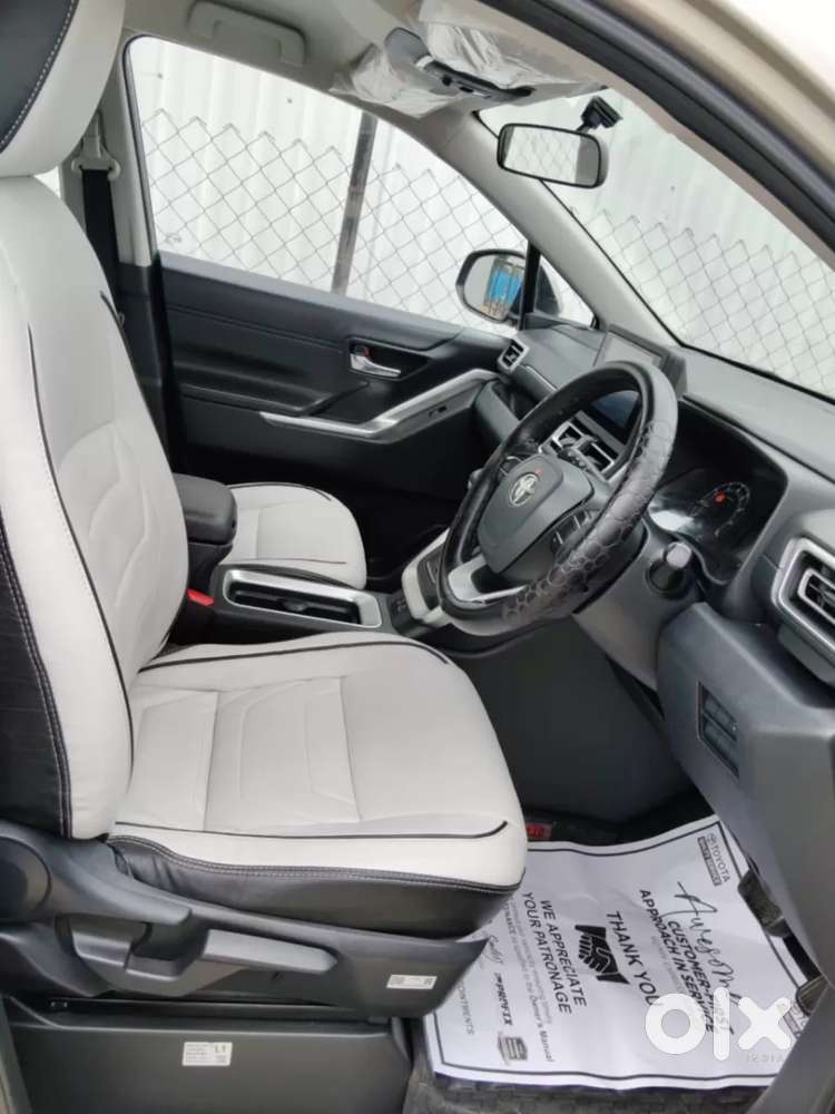 Toyota Innova Hycross, 2024, Petrol