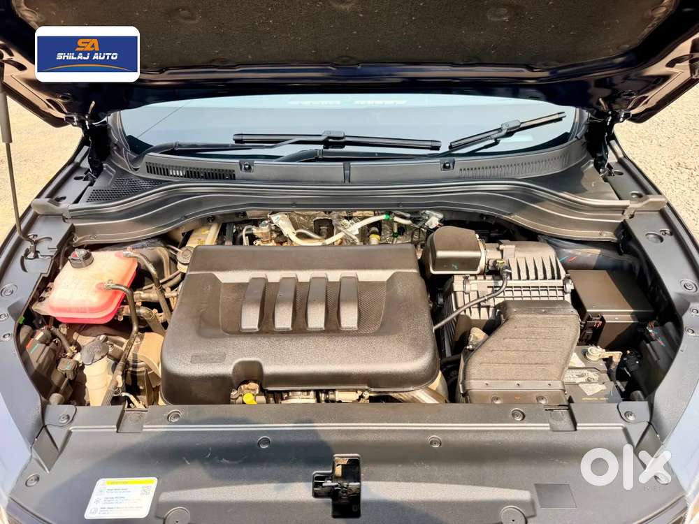 Mahindra Xuv700 2.2 Ax 5 Diesel At 7 Str, 2025, Diesel