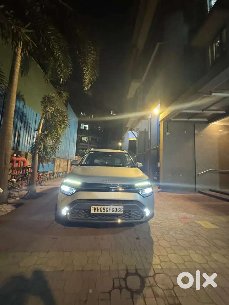 Kia Carens Luxury Variant In Excellent Condition