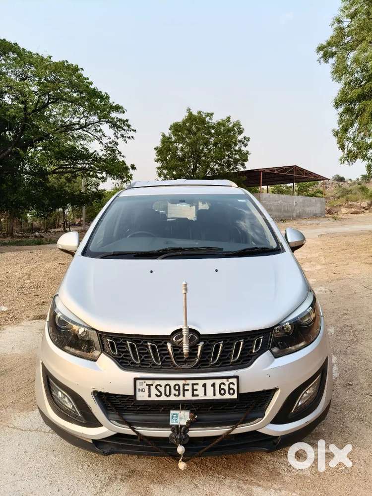 Mahindra Marazzo M6