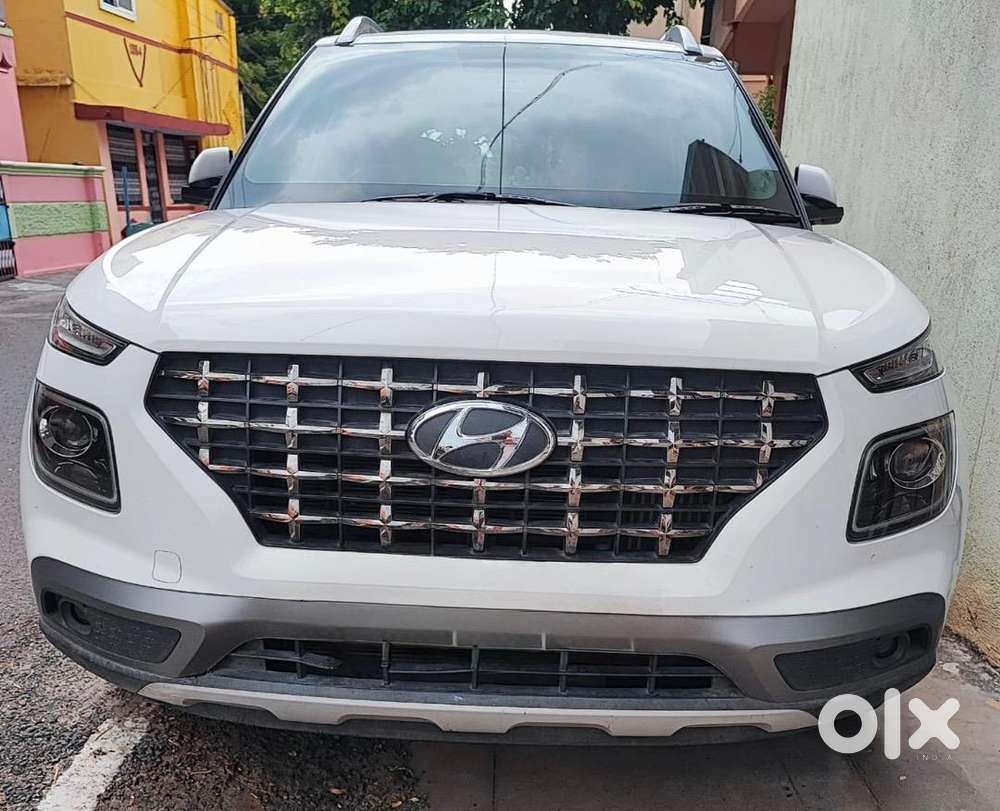 Hyundai Venue 2021 Diesel 27000 Km Driven