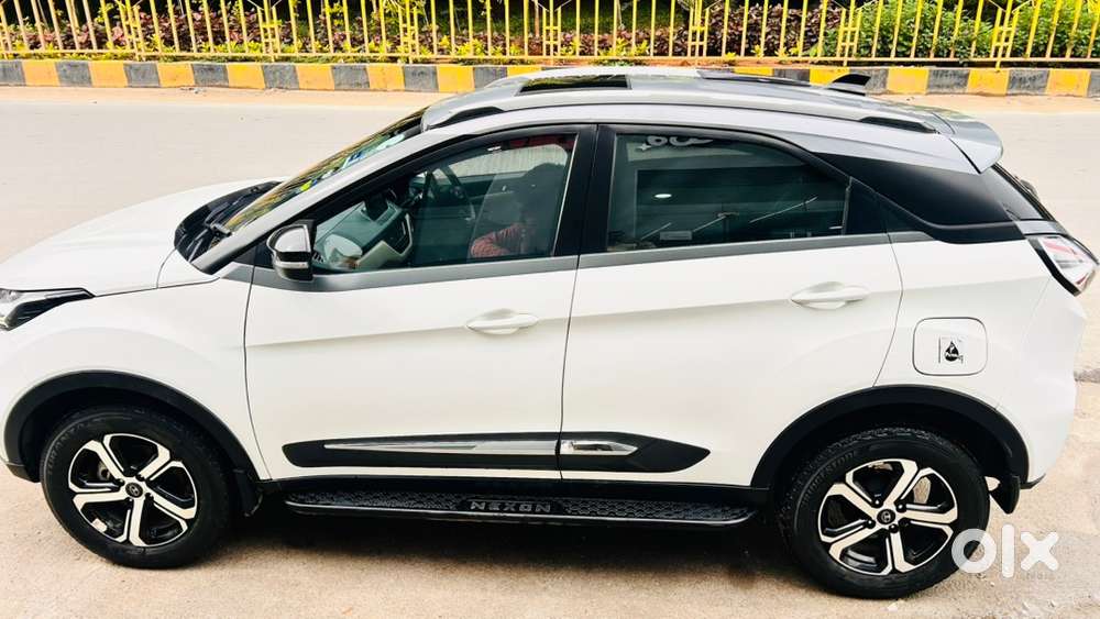Tata Nexon Xz+s E20 | Excellent Mileage | 2.5 Yrs Old | Sunroof | 25k