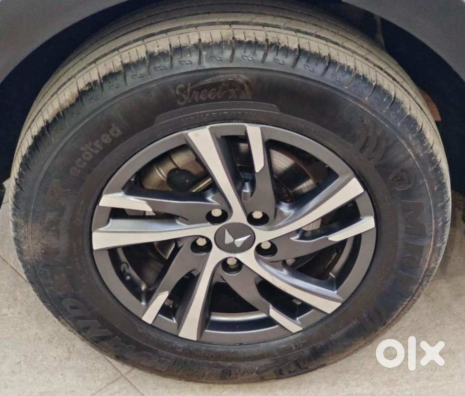 Mahindra Xuv700 2.0 Ax 5 Petrol At Str, 2023, Petrol