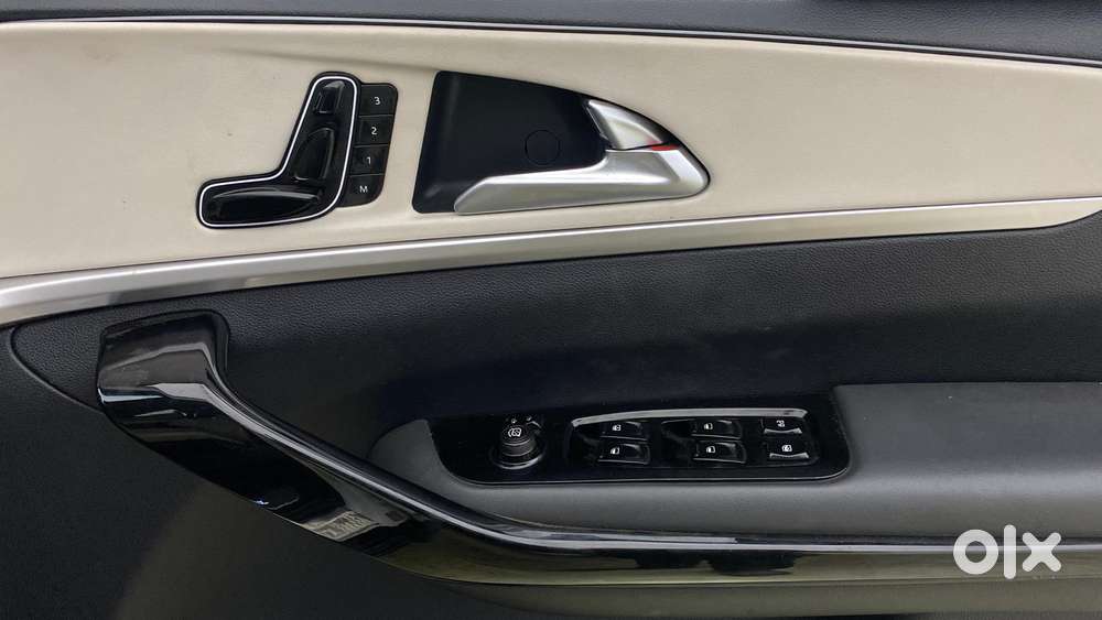 Mahindra Xuv700 2.2 Ax 7 Diesel At Luxury Pack Str, 2022, Diesel