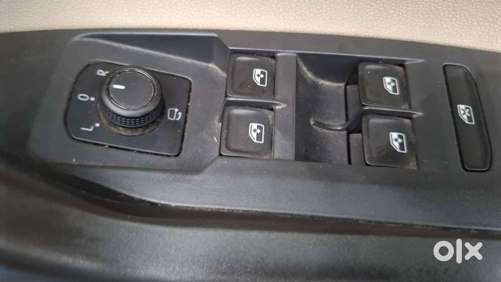 Skoda Slavia 1.0 Tsi Style At, 2023, Petrol