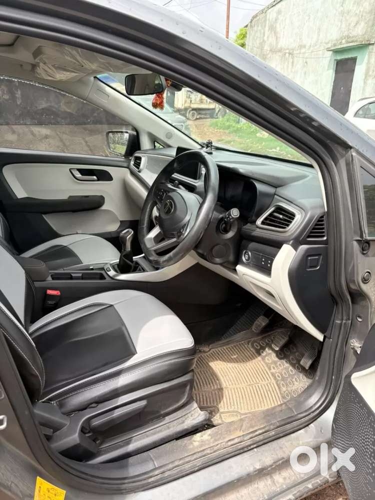 Tata Altroz Xz Plus (s), 2024, Petrol