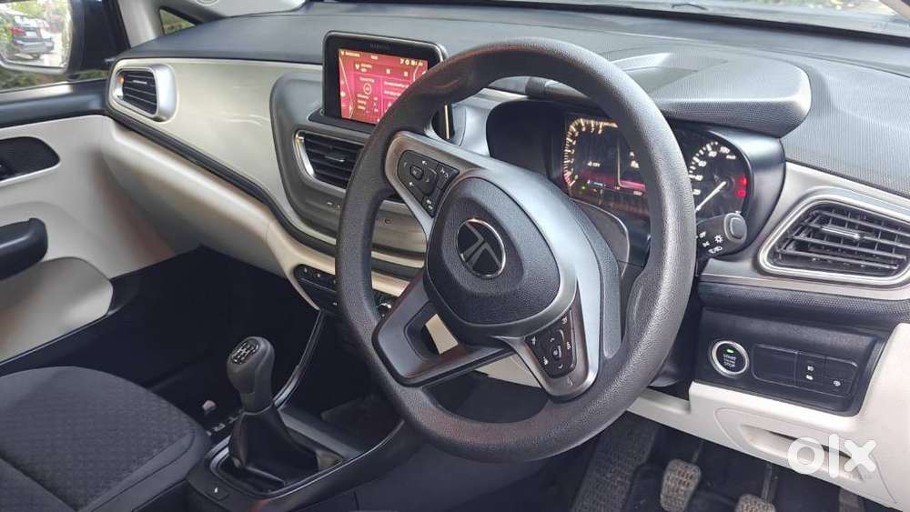 Tata Altroz 1.2 Xt Luxe Petrol, 2026, Petrol