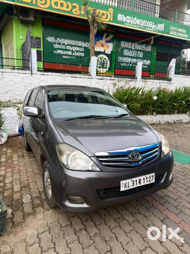 Toyota Innova V