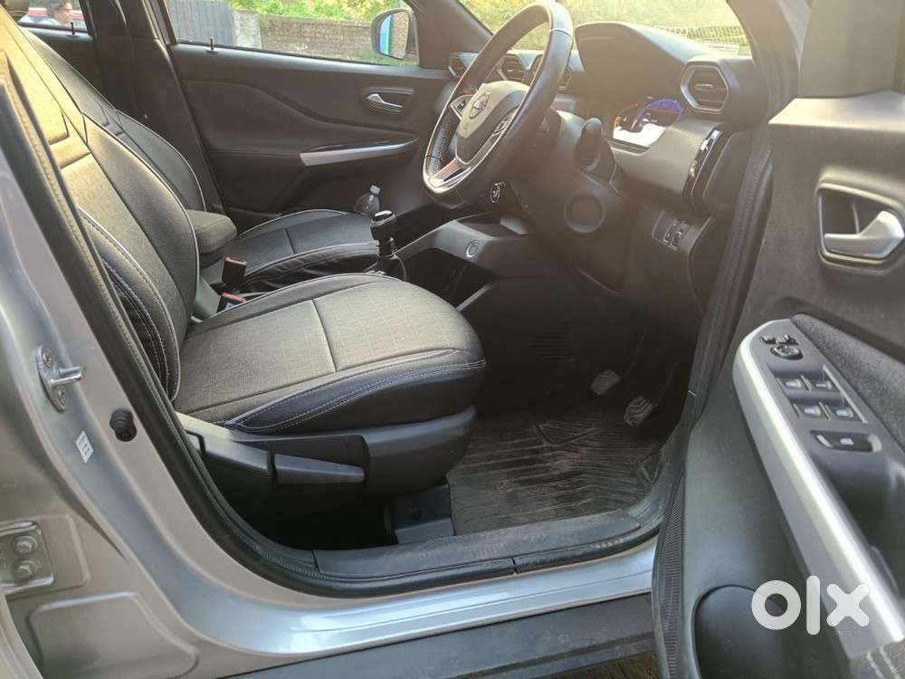 Nissan Magnite 1.0 Xv Premium, 2022, Petrol