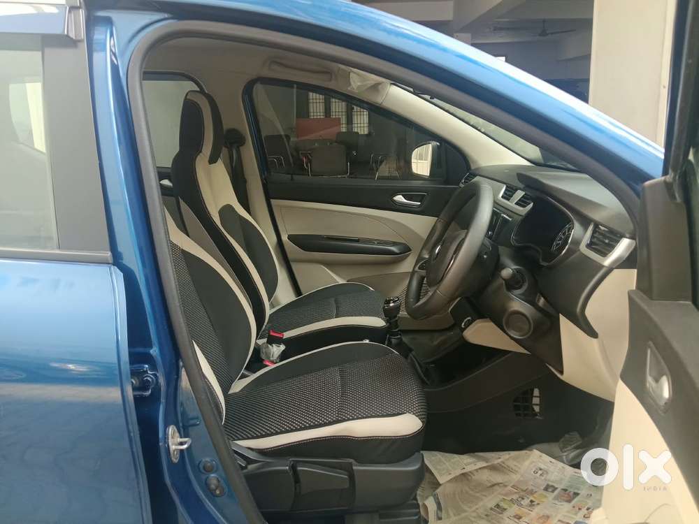 Renault Triber Rxz, 2022, Petrol