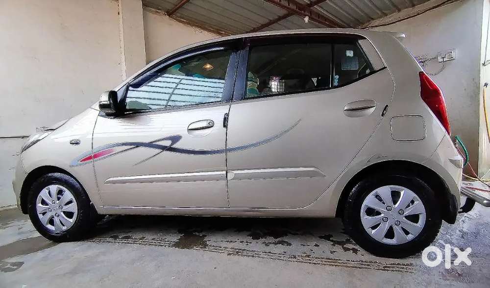 Hyundai I10 Sportz Petrol 2015 Single Handed In Mint Condition