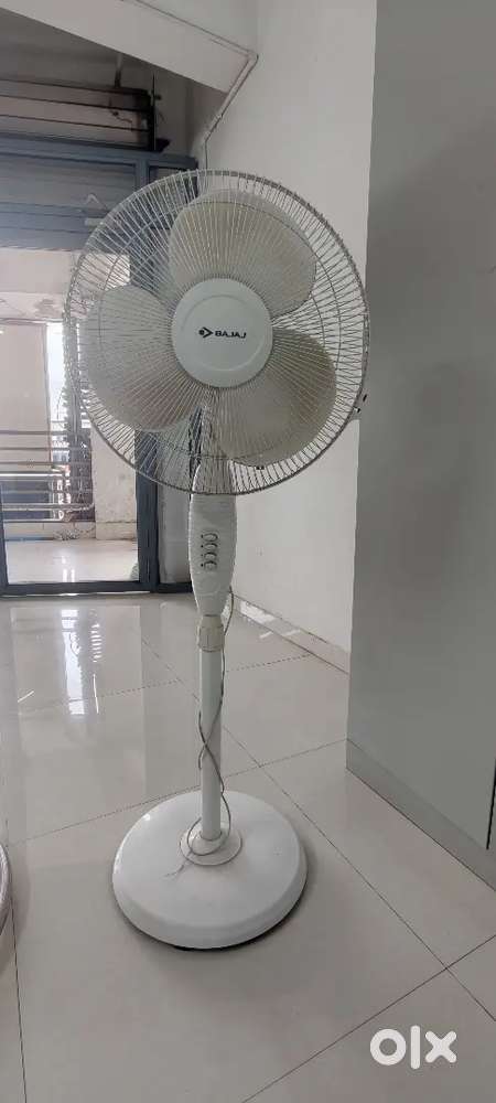 Bajaj pedestal fan