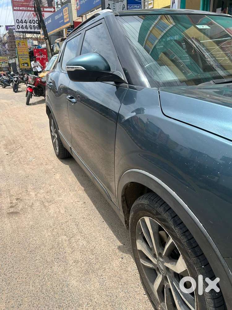 Mahindra Xuv300 Petrol Well Maintained
