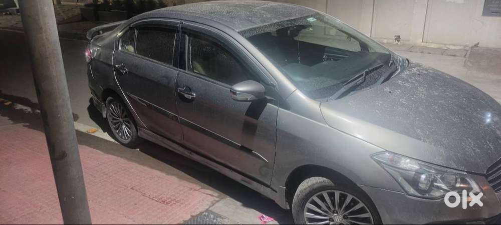 Grey Color Ki Ciaz Car Bht Achi Condition