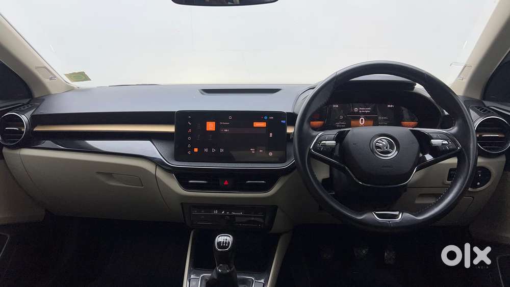 Skoda Slavia Style 1.0l Tsi Mt, 2022, Petrol