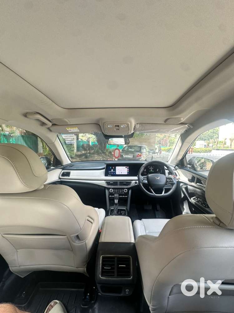2025 Mahindra Xuv700 Ax7l Petrol At  Top Model  8,000 Km  Like New