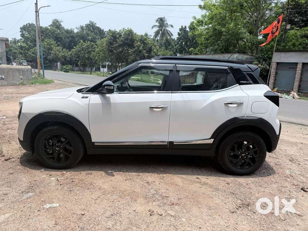 Mahindra Xuv 3xo Ax7l 1.2 Petrol At (pg), 2026, Petrol
