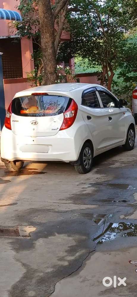 Hyundai Eon Magna 2013 White