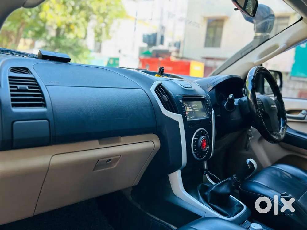 Isuzu V-cross 4×4 Diesel  Top Model In Mint Condition