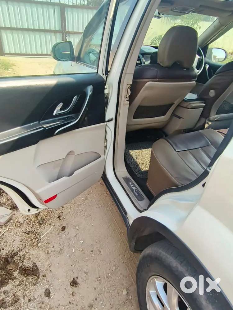 Xuv 500 W10