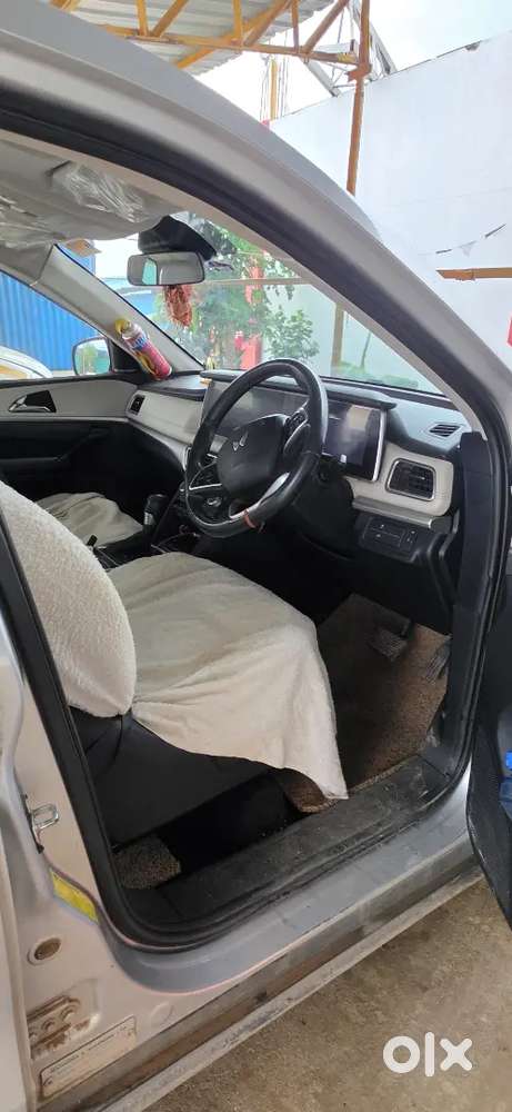 Mahindra Xuv700 Axl 7 Str Diesel 2022 With Vip No. 0010