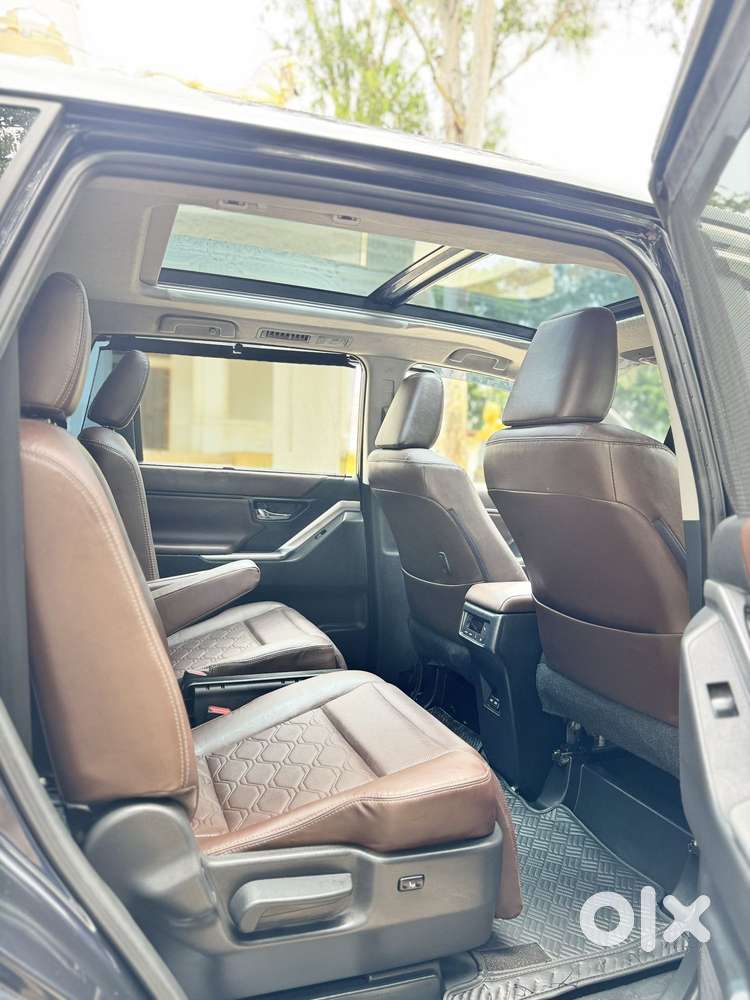 Toyota Innova Hycross 2.0 Zx Hybrid 7 Str, 2024, Petrol