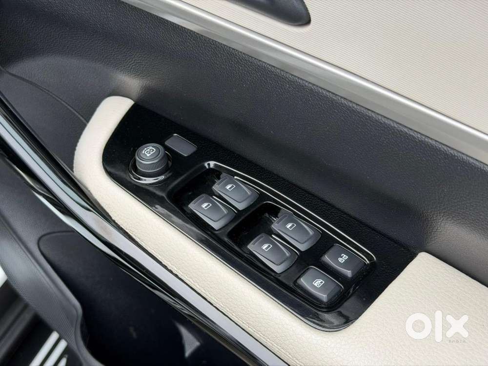2022 Mahindra Xuv700 Ax5 Automatic
