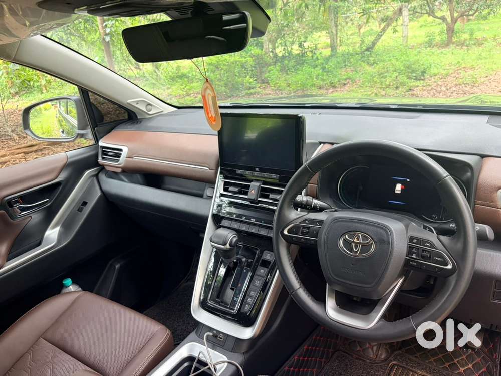 2023 Toyota Innova Hycross
