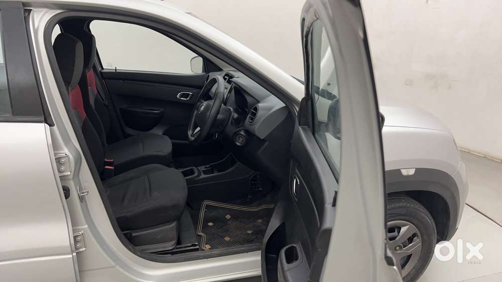 Renault Kwid 2019-ongoing 1.0 Rxt Amt (o), 2018, Petrol