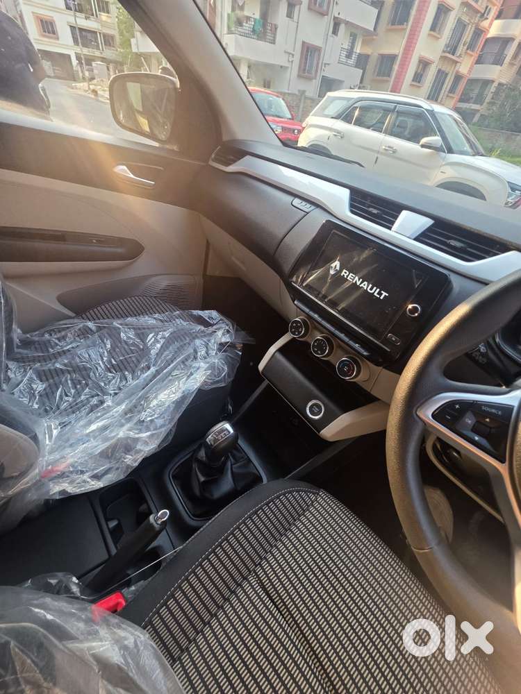 Renault Triber Rxz, 2026, Petrol