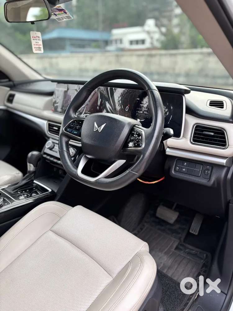 Mahindra Xuv700 2.2 Ax 7 Diesel At Luxury Pack Str Awd, 2024, Diesel
