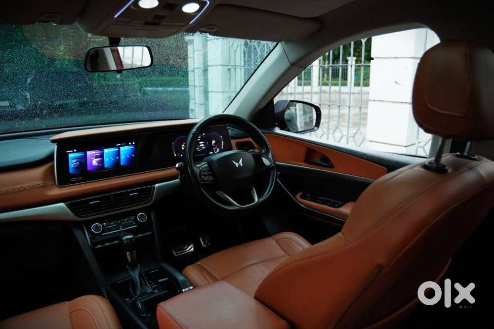 Mahindra Xuv700 2.0 Ax 5 Petrol At Str, 2022, Petrol