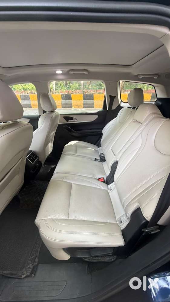 Mahindra Xuv700 Ax7 Luxury Pack Awd, 2022, Diesel