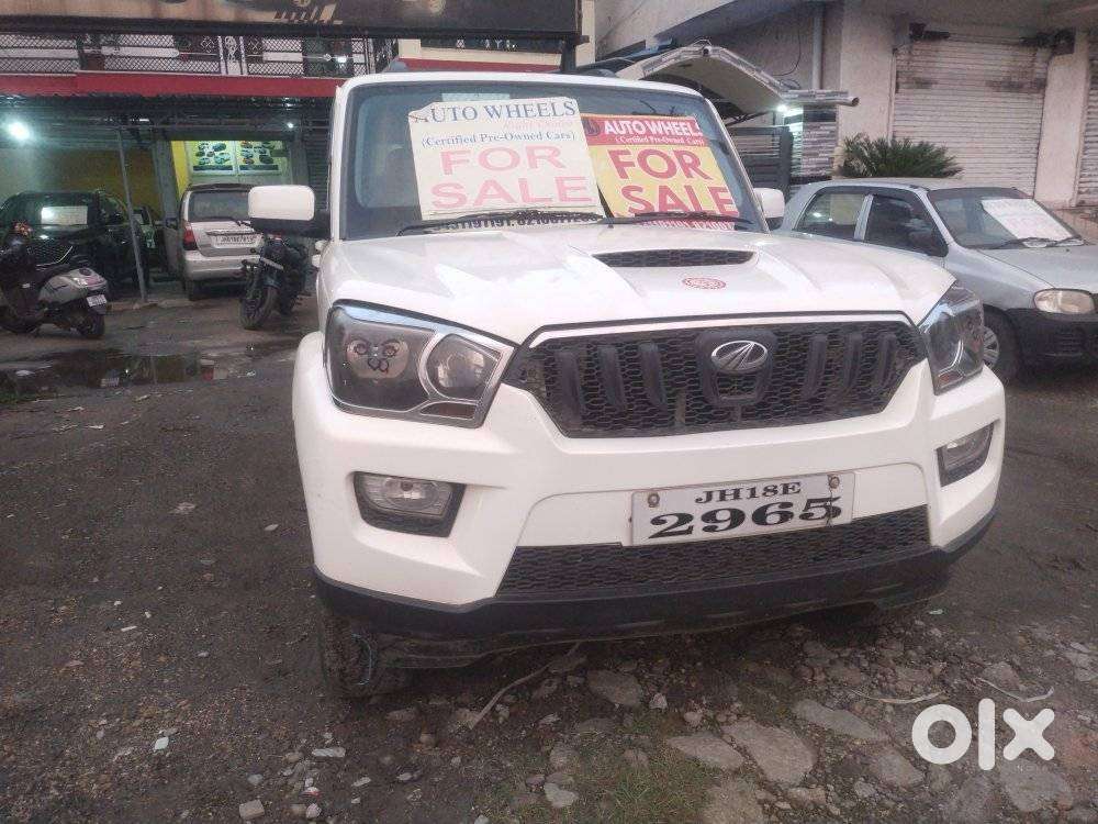 Mahindra Scorpio S4, 2016