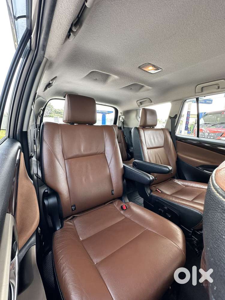 Toyota Innova Crysta 2.8z Automatic, 2016, Diesel