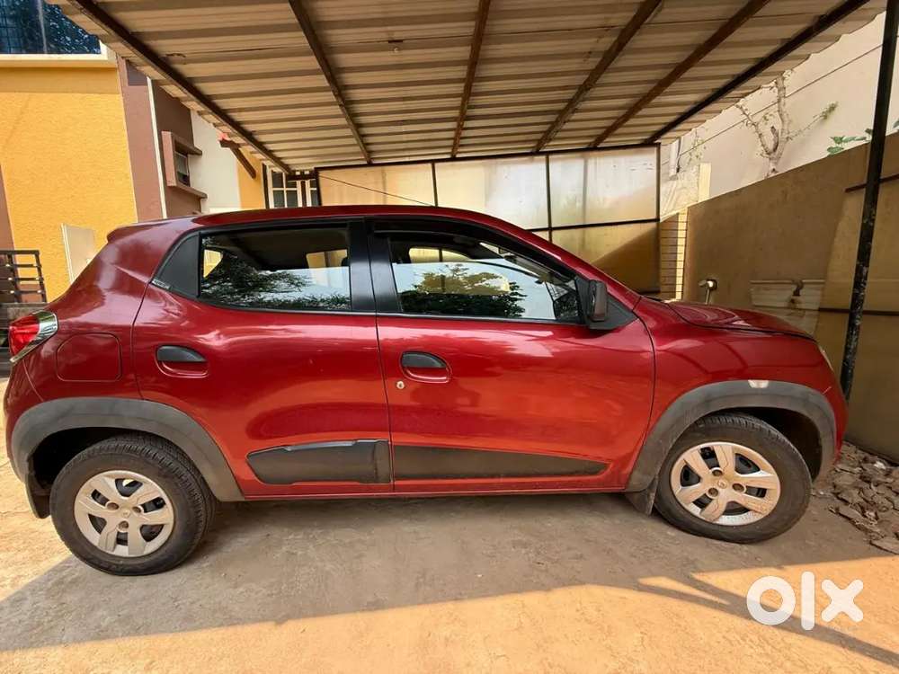Renault Kwid: Well Maintained, 5 Seater Hatchback